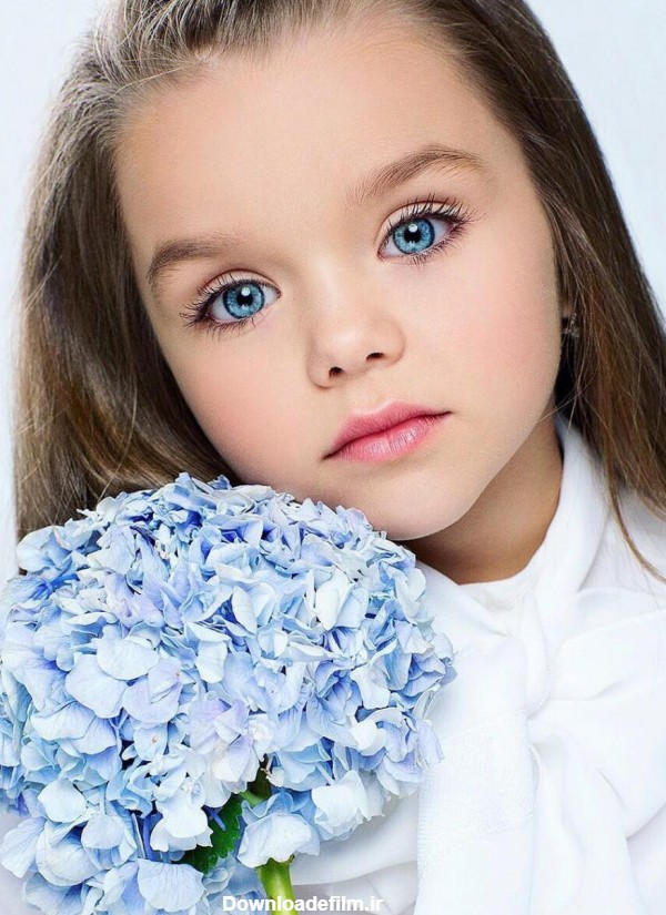 دختر چشم آبی روس، زیباترین دختر بچه جهان لقب گرفت!! | فایندز