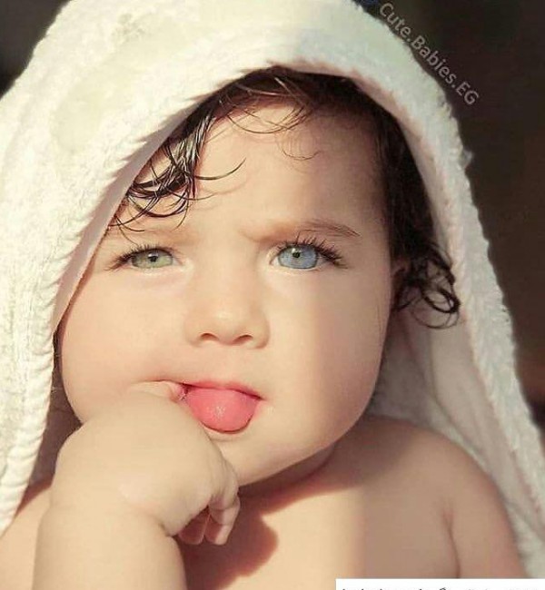 عکس نوزاد با چشم رنگی