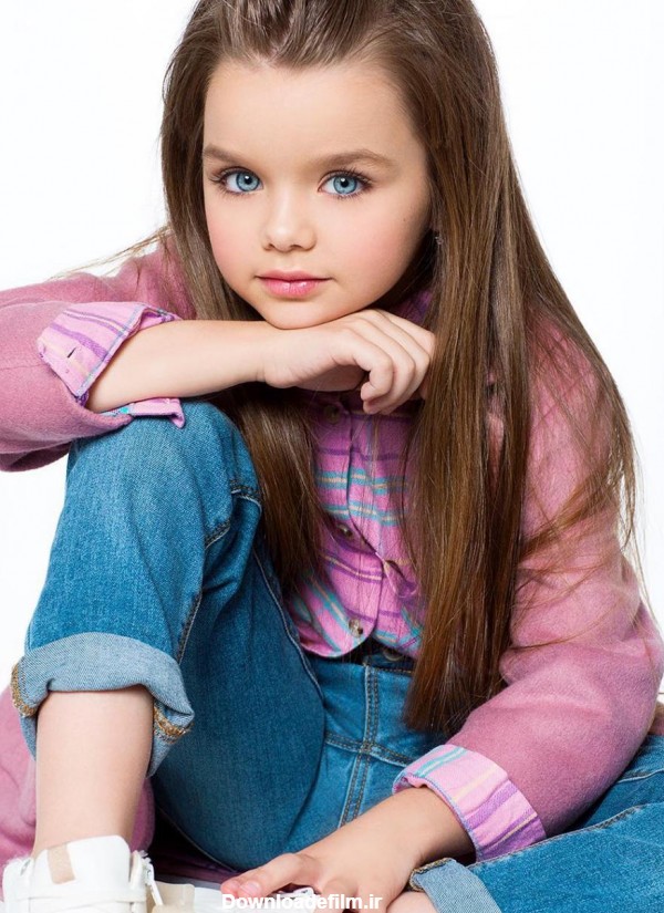 دختر چشم آبی روس، زیباترین دختر بچه جهان لقب گرفت!! | فایندز
